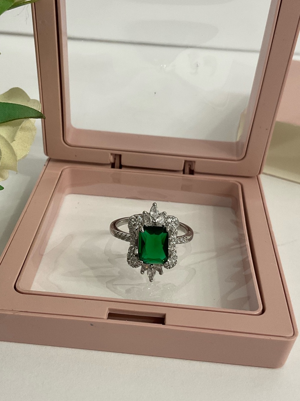 Elegant Ring Silver Tone Faux Emerald Size 8